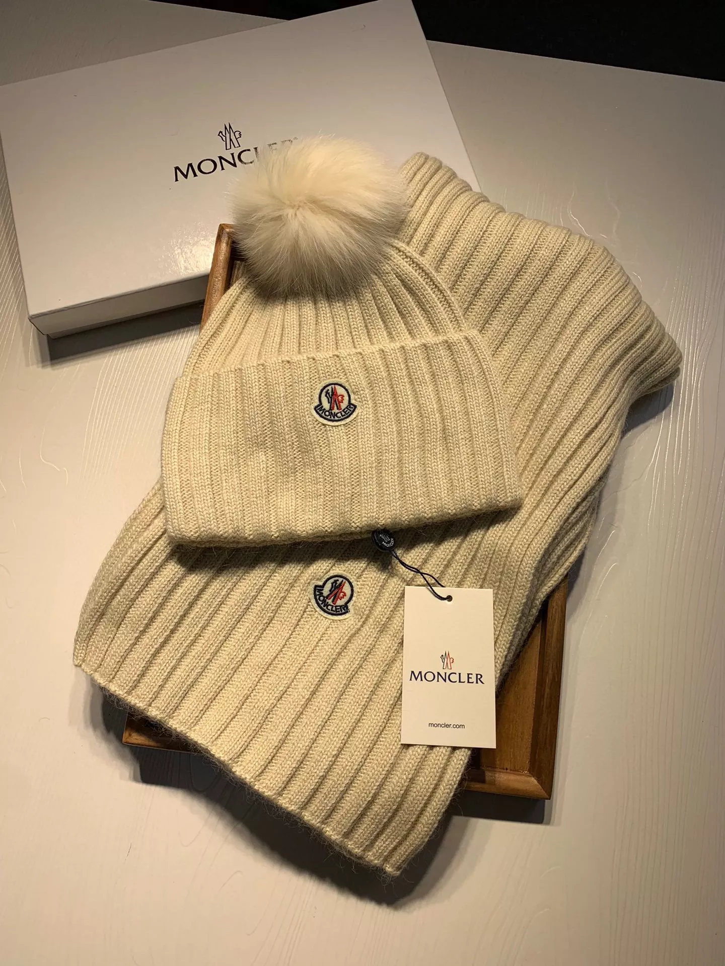Fashionable 221 Moncler Hat and Scarf Set