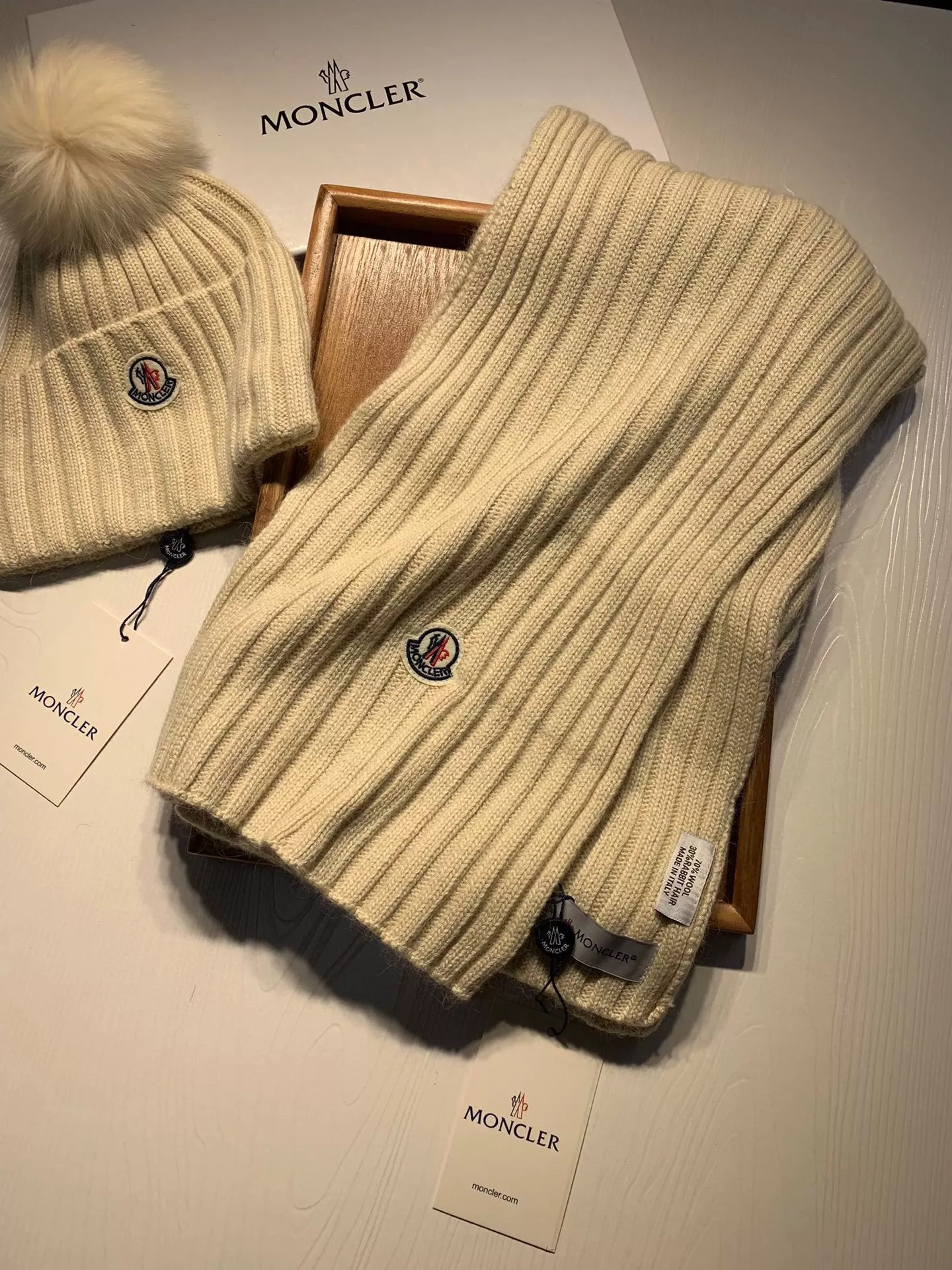 Fashionable 221 Moncler Hat and Scarf Set