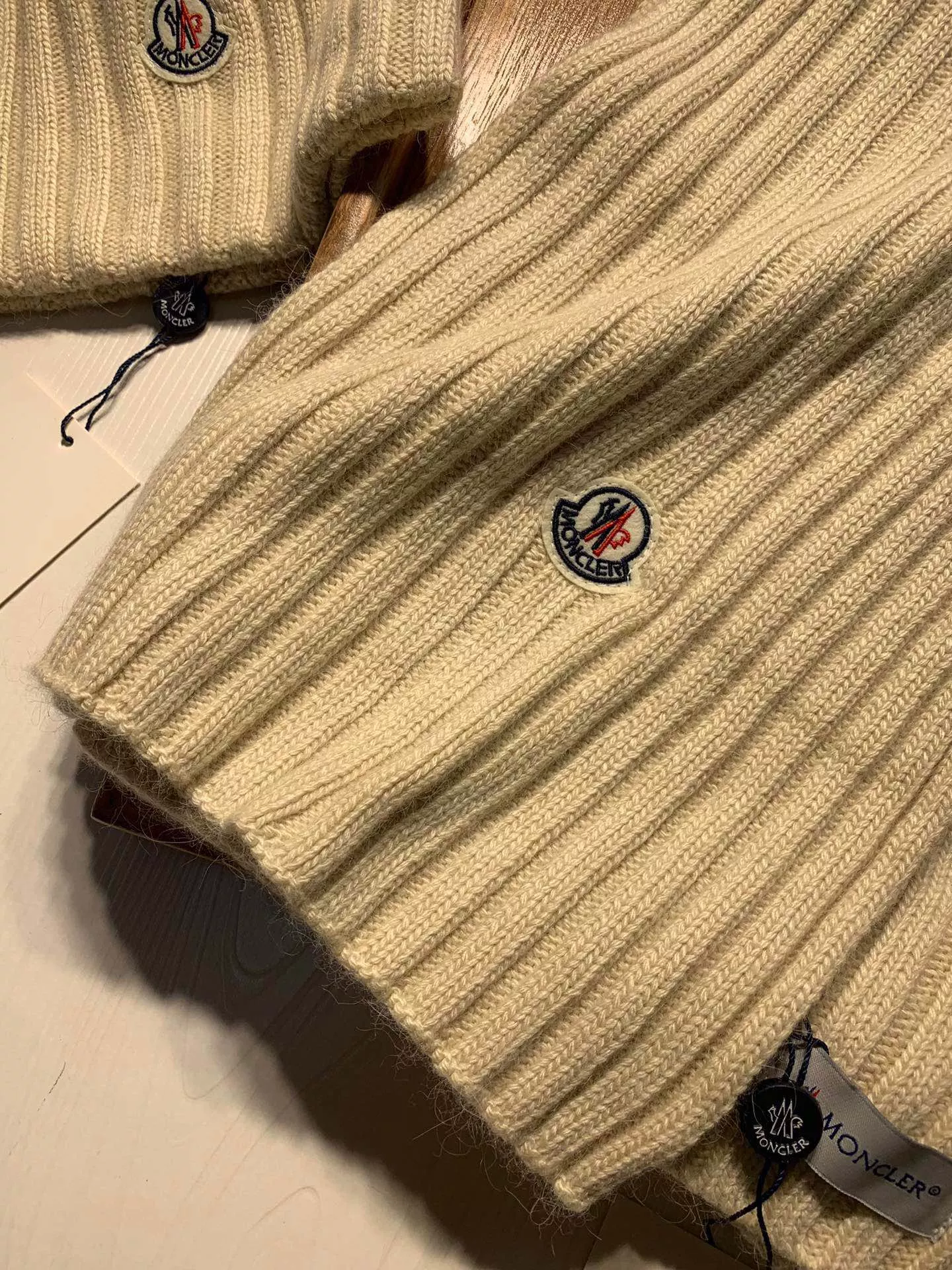 Fashionable 221 Moncler Hat and Scarf Set