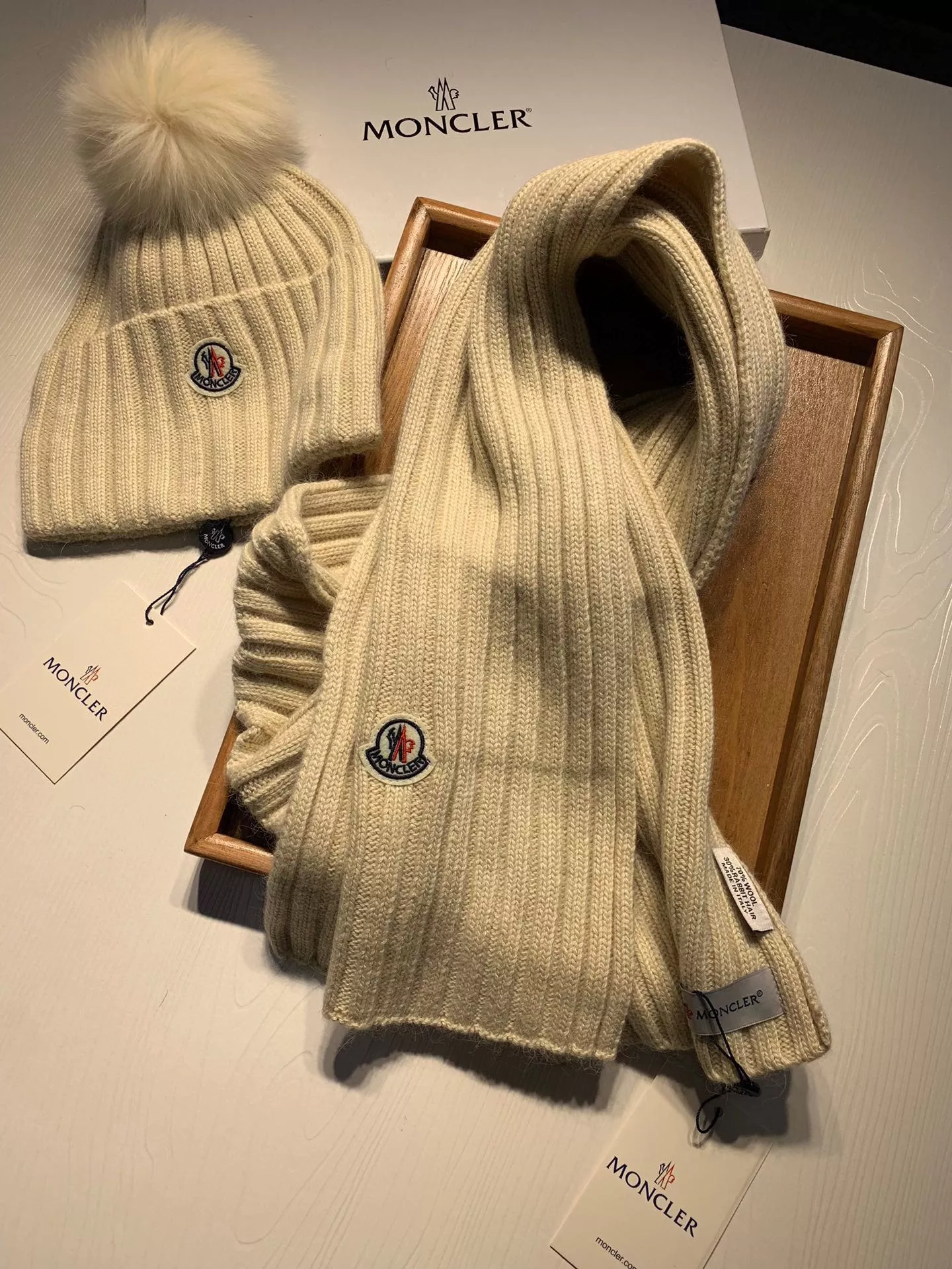 Fashionable 221 Moncler Hat and Scarf Set