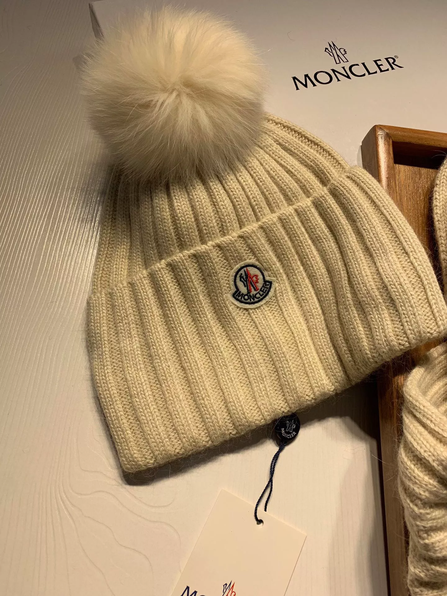 Fashionable 221 Moncler Hat and Scarf Set