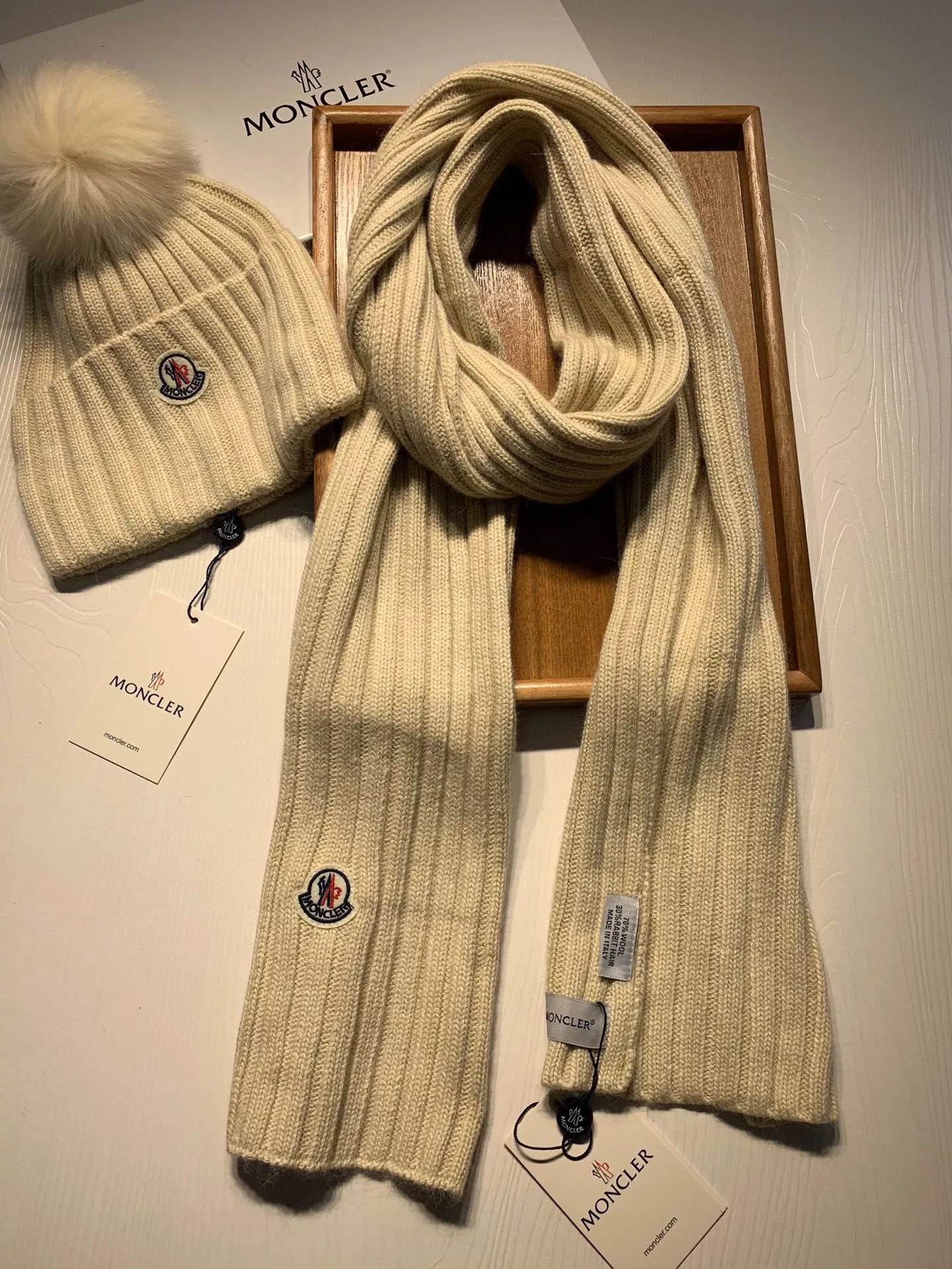 Fashionable 221 Moncler Hat and Scarf Set