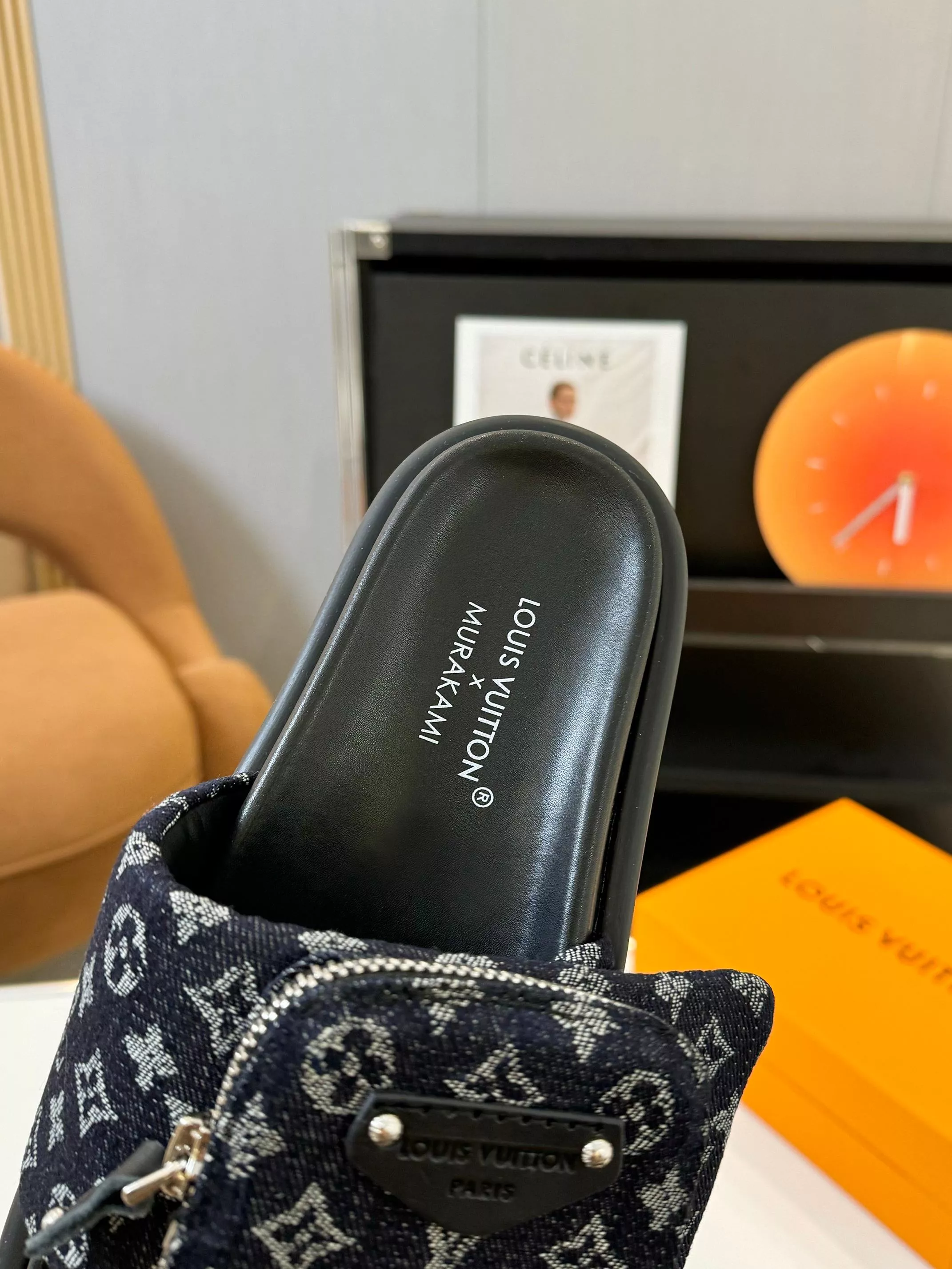 Fashionable 2378 Louis Vuitton Slippers For Men