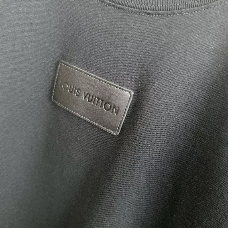 Fashionable 2419 Louis Vuitton LV T-Shirts Short Sleeved For Unisex