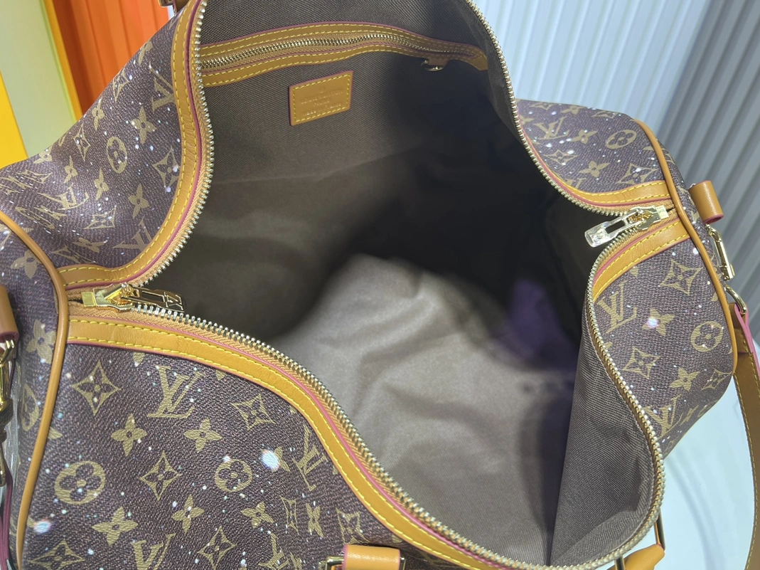 Fashionable 2440 Louis Vuitton Travel Bags