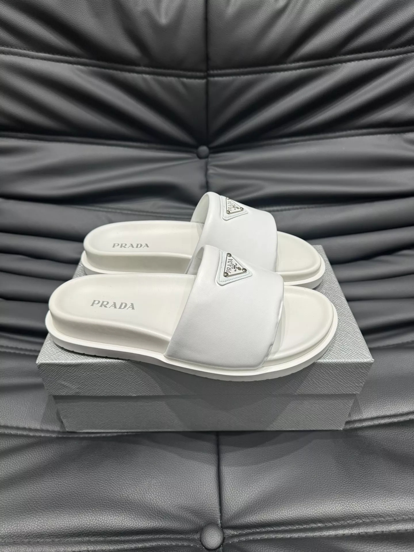 Fashionable 2460 Prada Slippers For Men