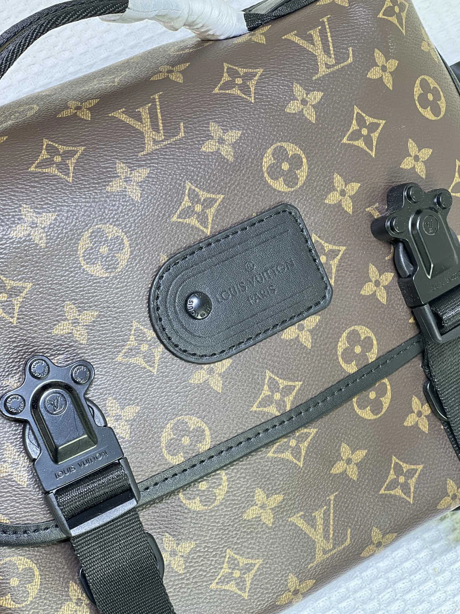 Fashionable 2471 Louis Vuitton AAA Man Messenger Bags