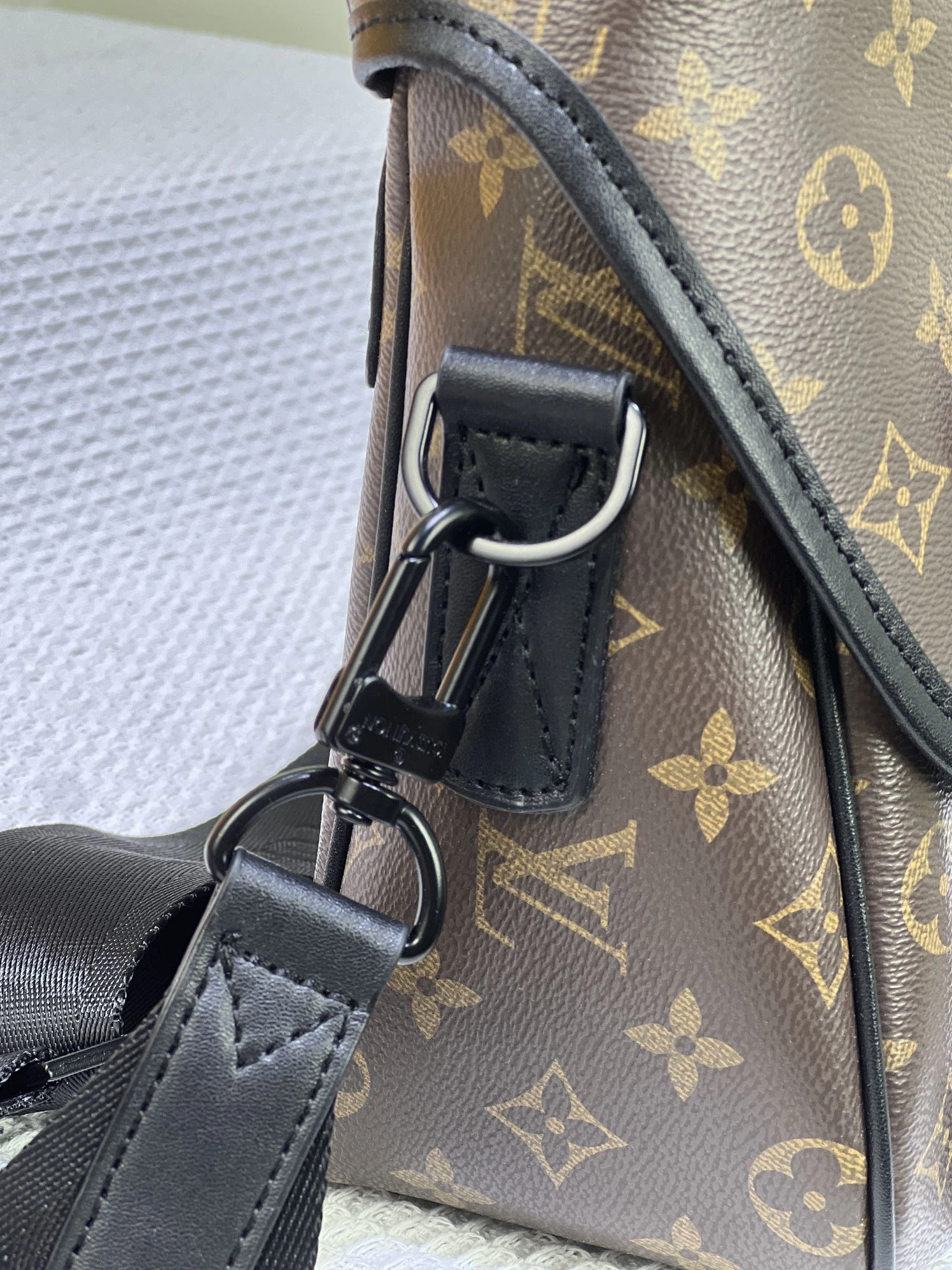 Fashionable 2471 Louis Vuitton AAA Man Messenger Bags