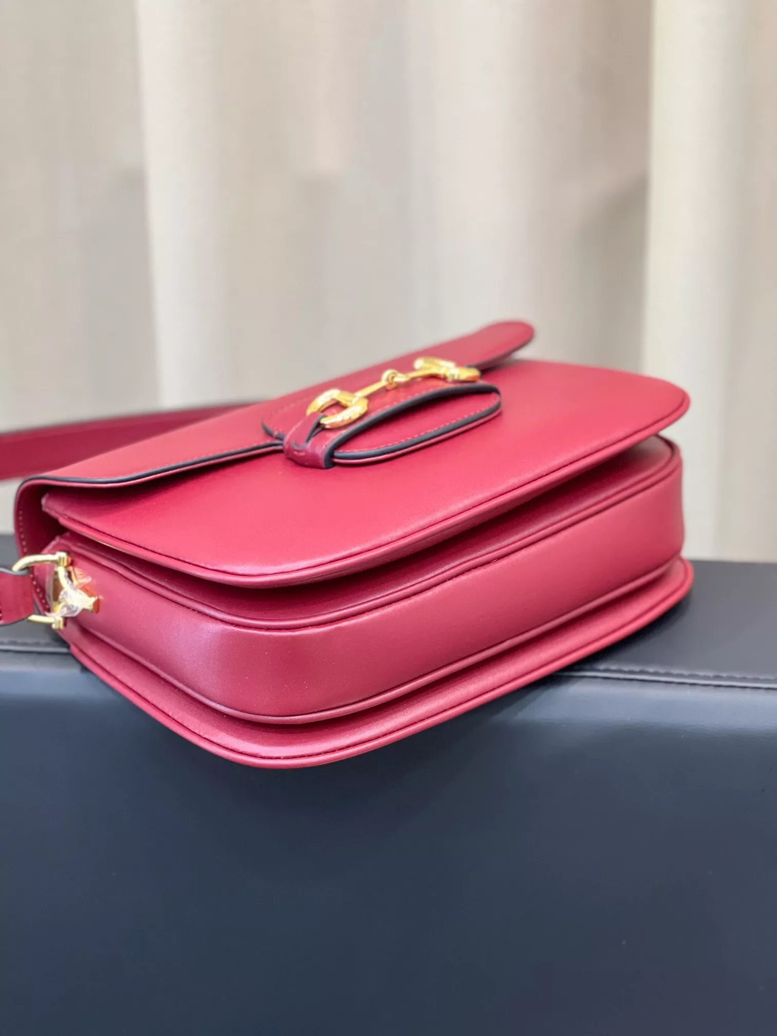 Fashionable 2547 Gucci AAA Quality Messenger Bags For Women