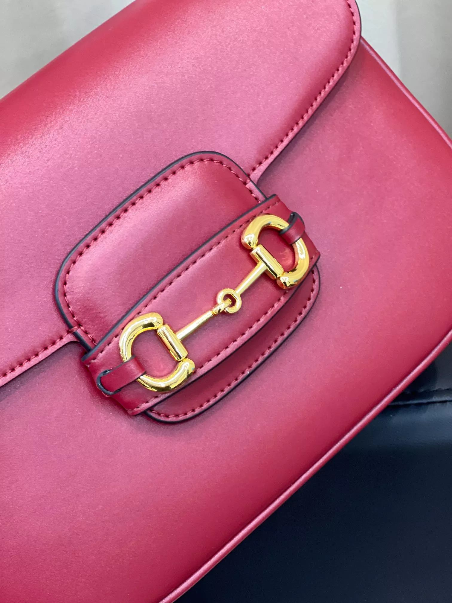 Fashionable 2547 Gucci AAA Quality Messenger Bags For Women