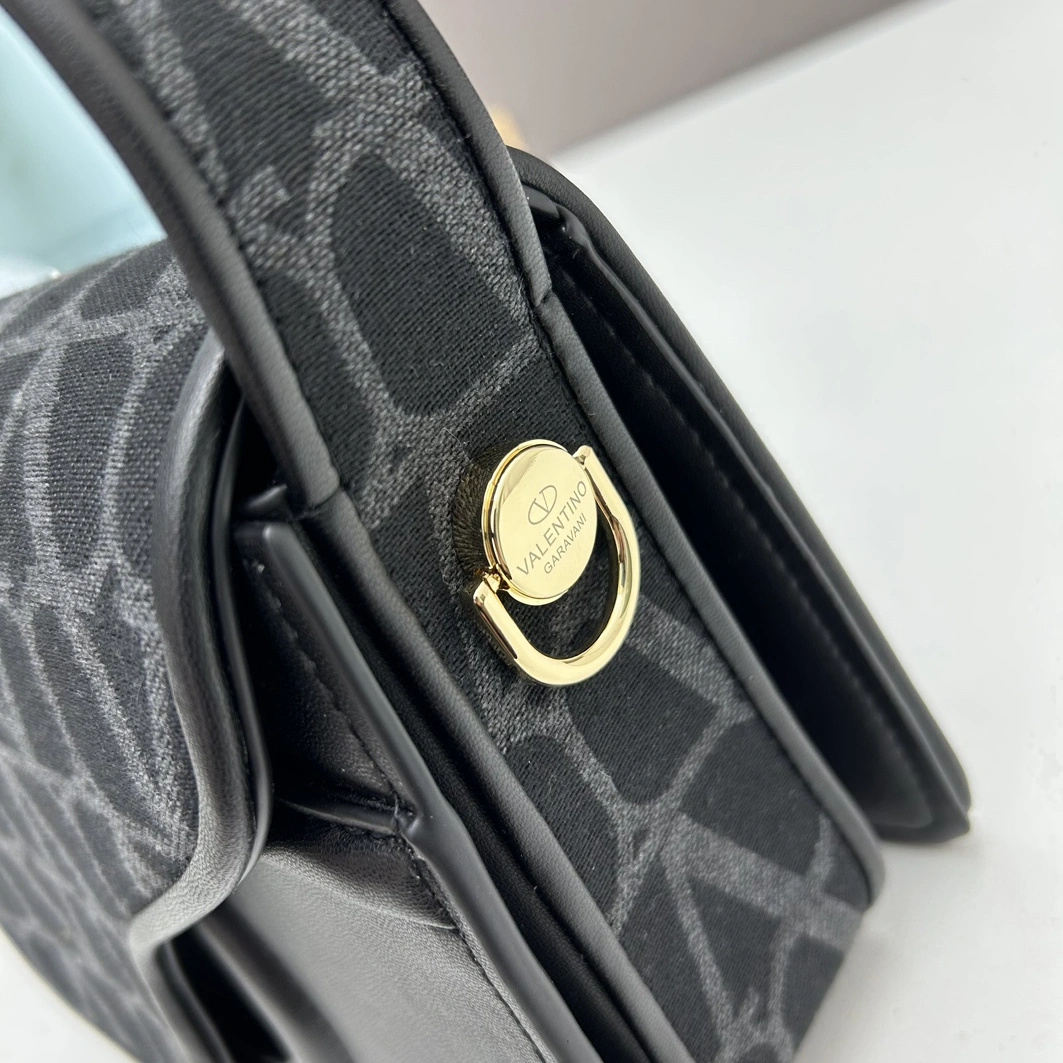 Fashionable 2623 Valentino AAA Quality Shoulder Bags For Women