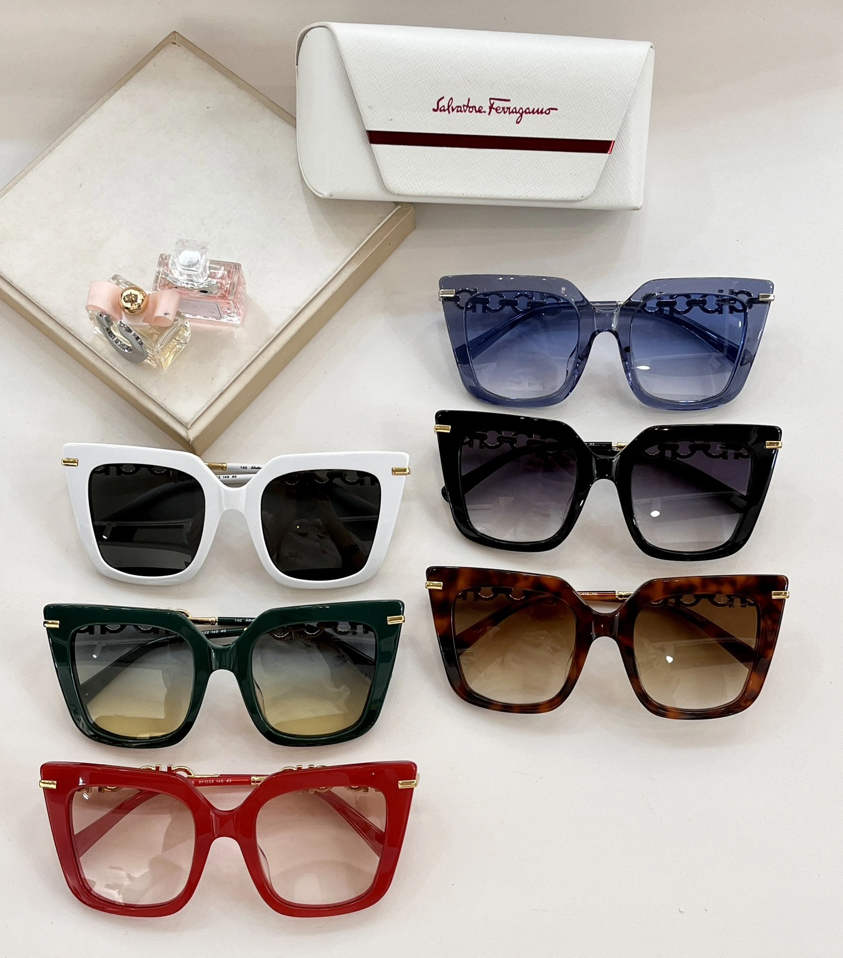 Fashionable 2955 Salvatore Ferragamo AAA Quality Sunglasses