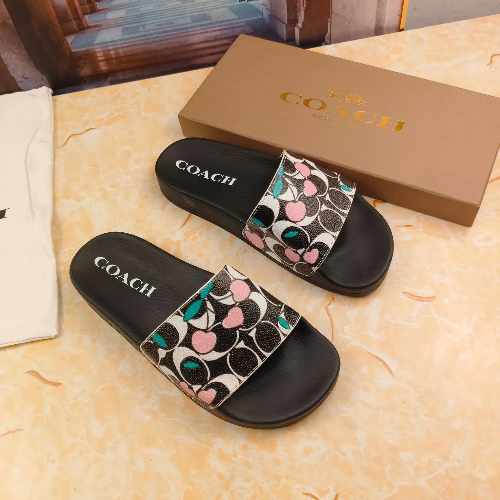 Fashionable 2989 Coach Slippers For Men