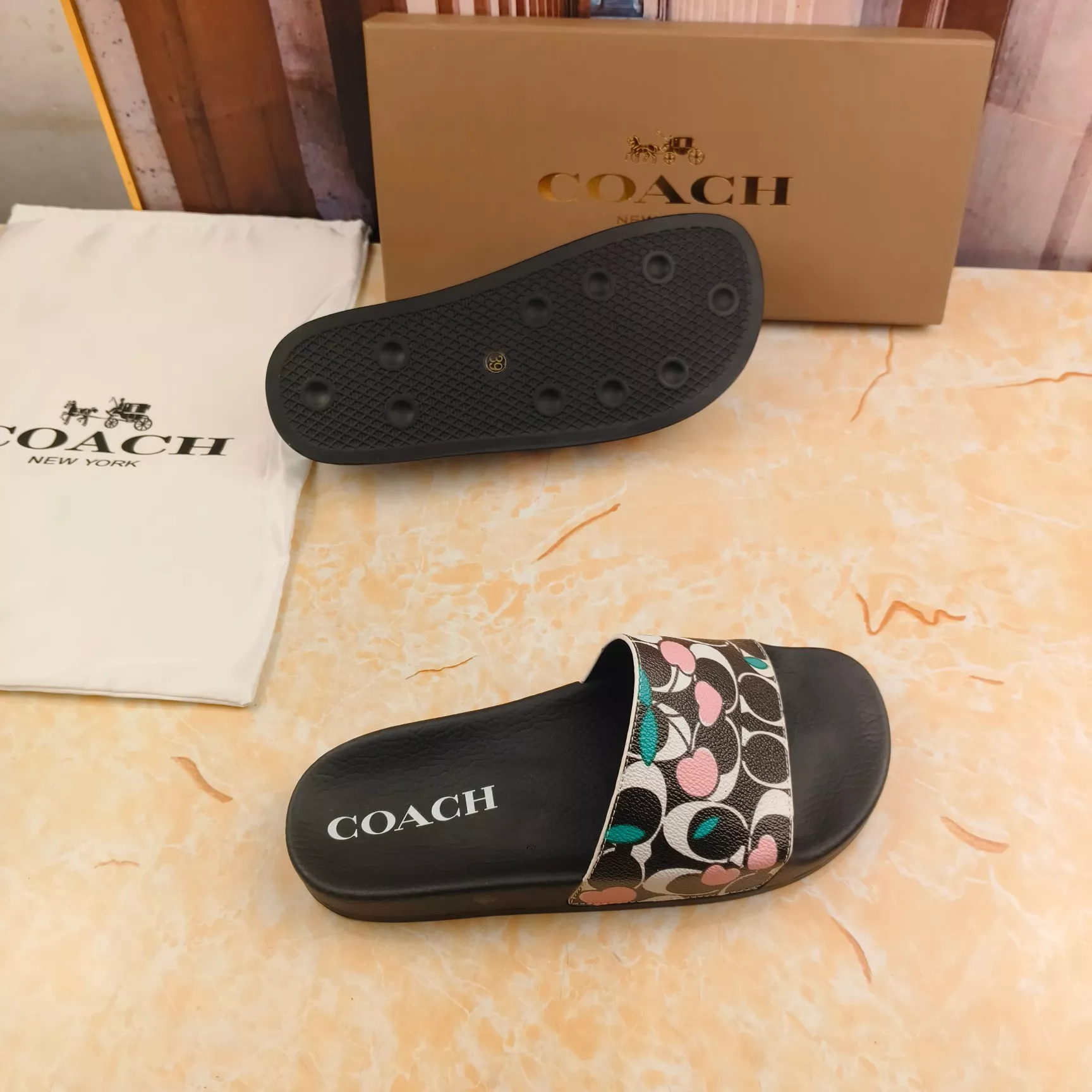 Fashionable 2989 Coach Slippers For Men