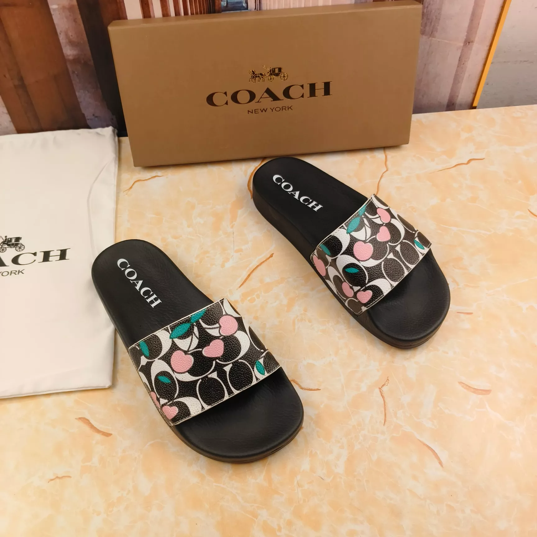 Fashionable 2989 Coach Slippers For Men
