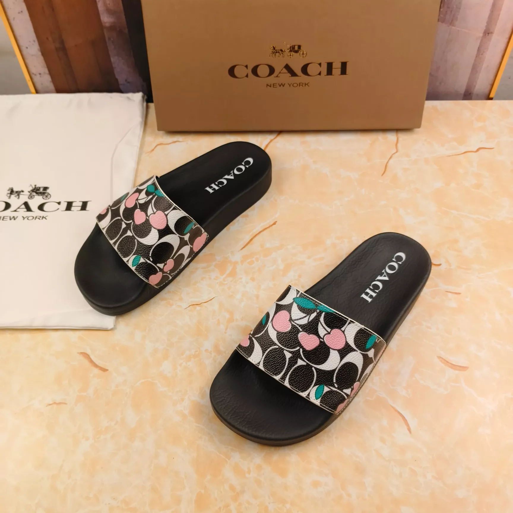 Fashionable 2989 Coach Slippers For Men