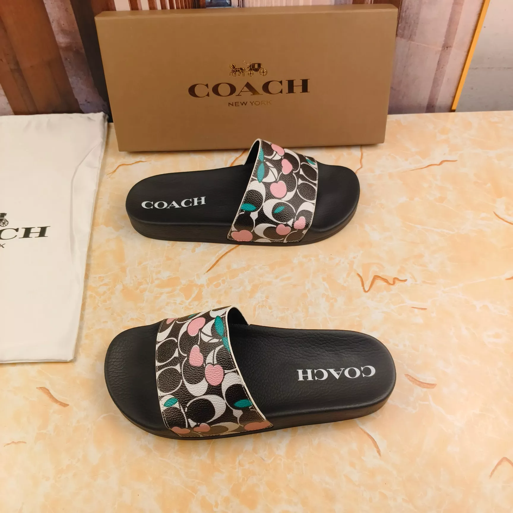 Fashionable 2989 Coach Slippers For Men