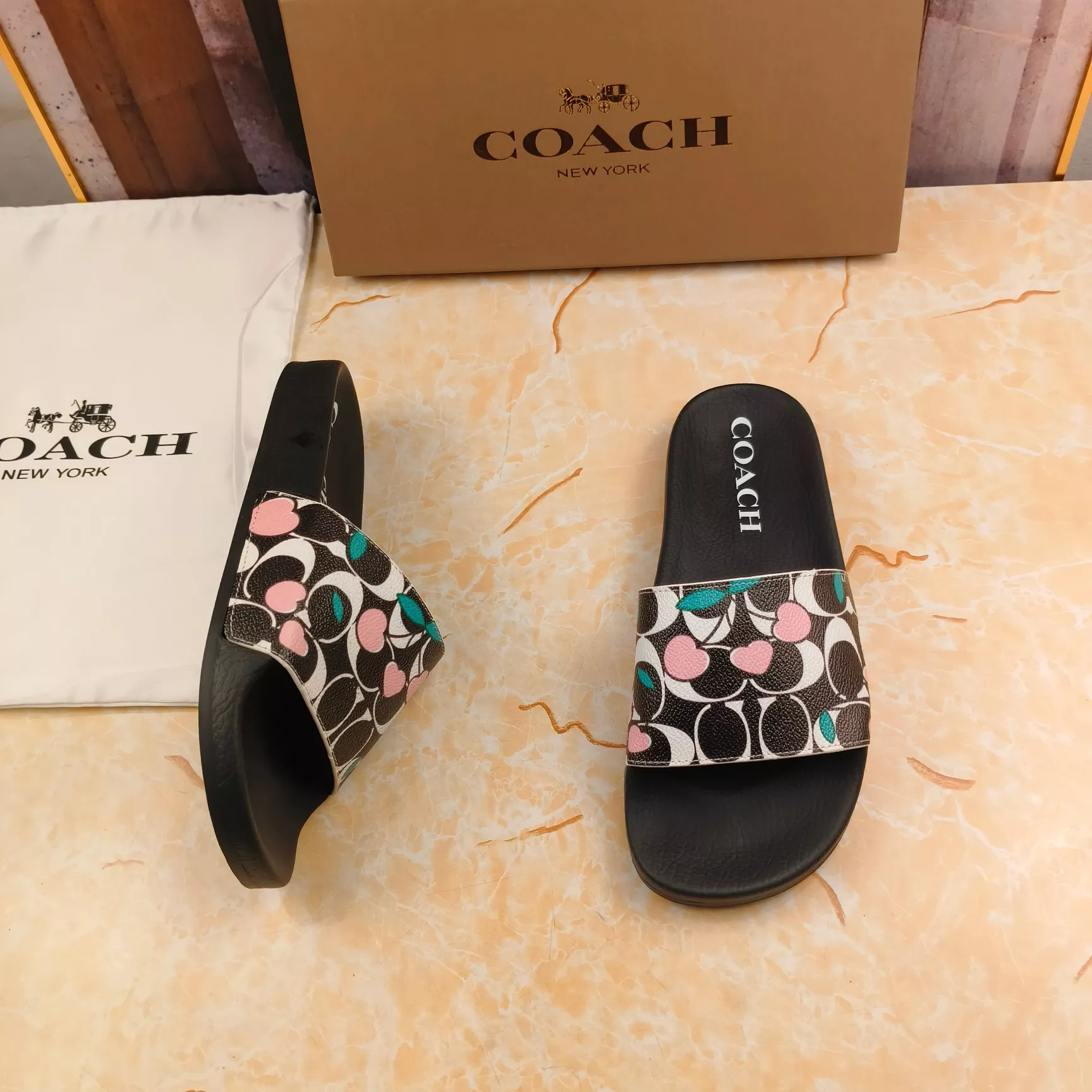 Fashionable 2989 Coach Slippers For Men