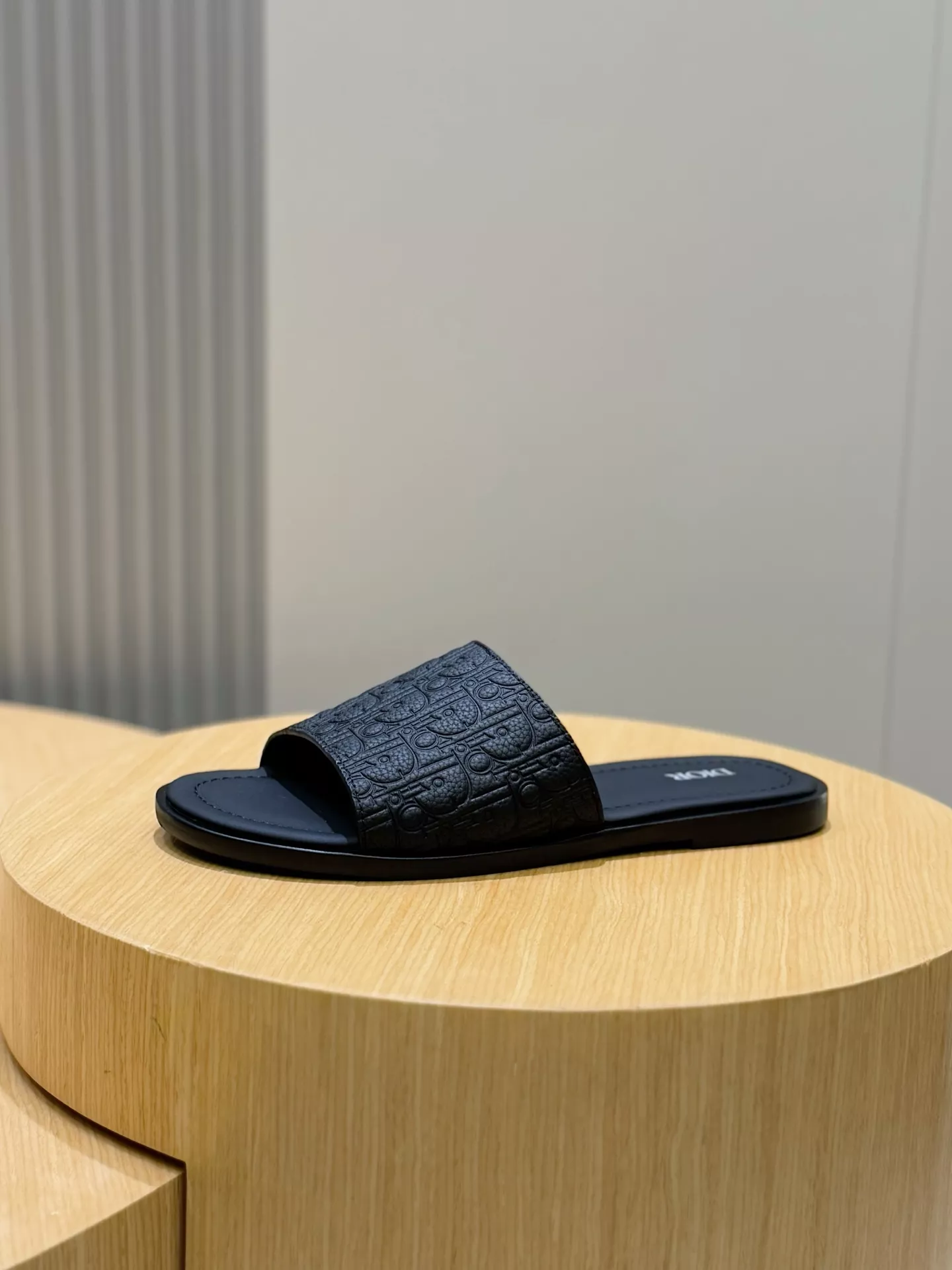 Fashionable 3270 Christian Dior Slippers For Men