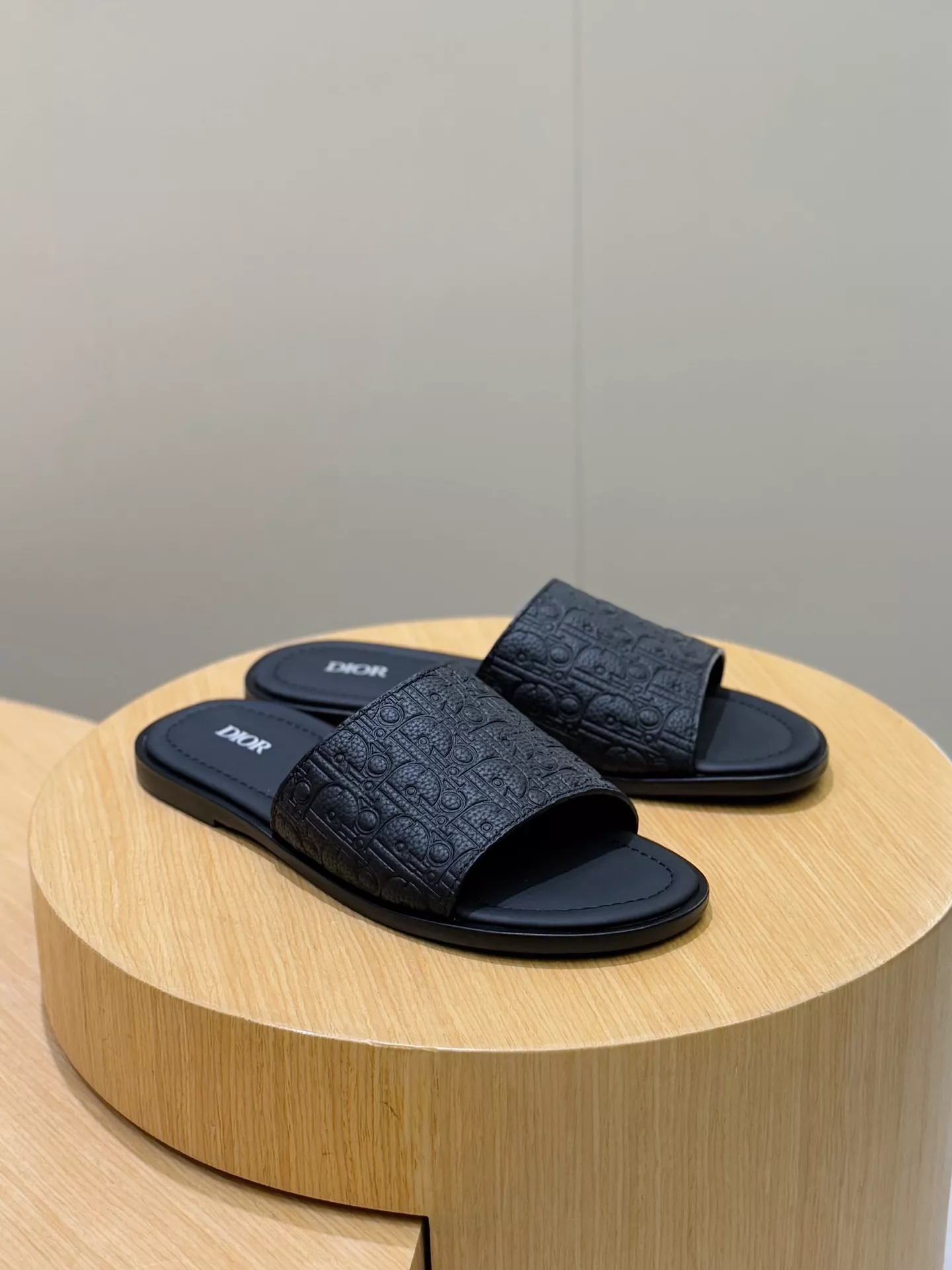 Fashionable 3270 Christian Dior Slippers For Men