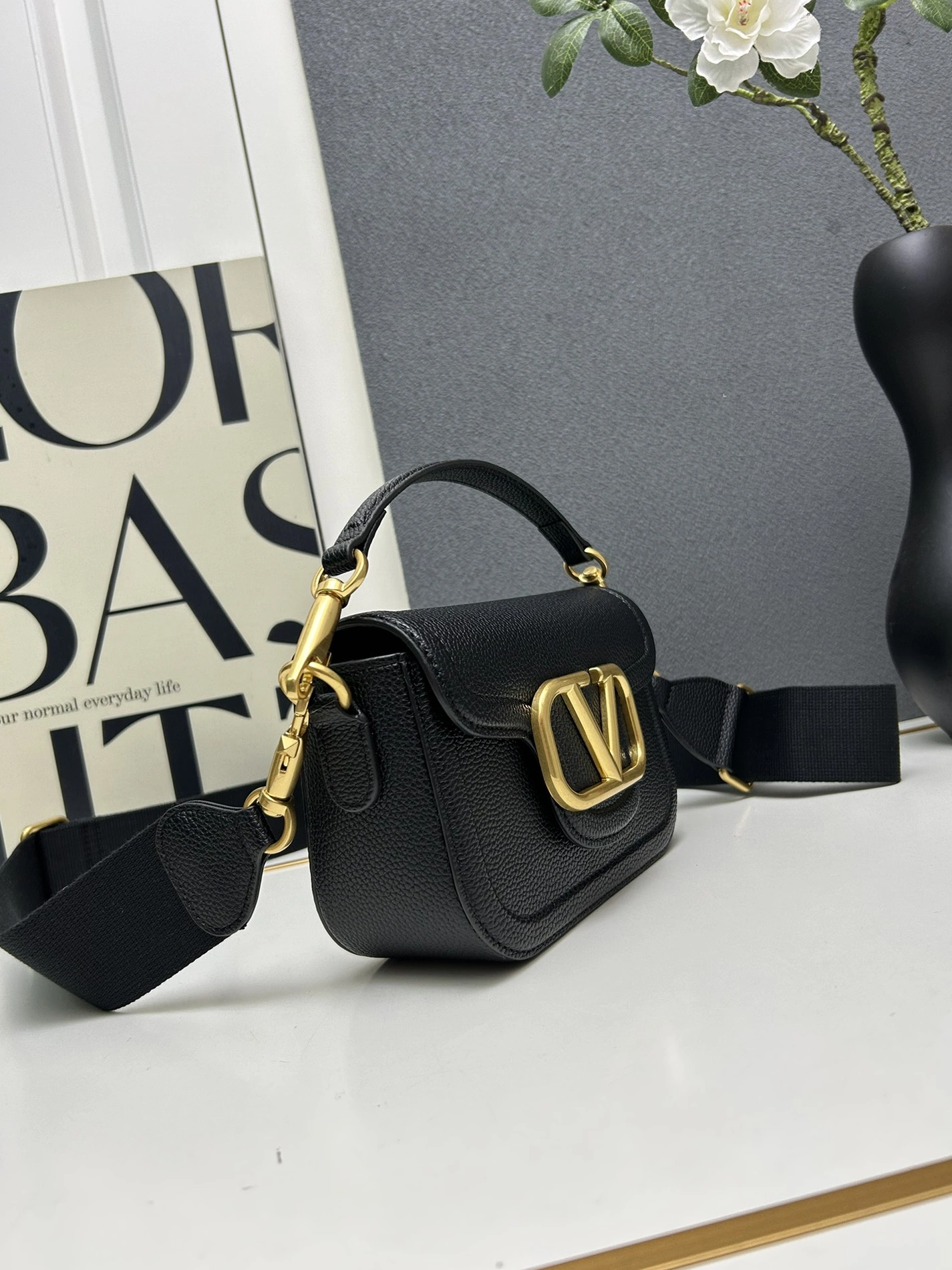 Fashionable 3560 Valentino AAA Quality Messenger Bags For Women