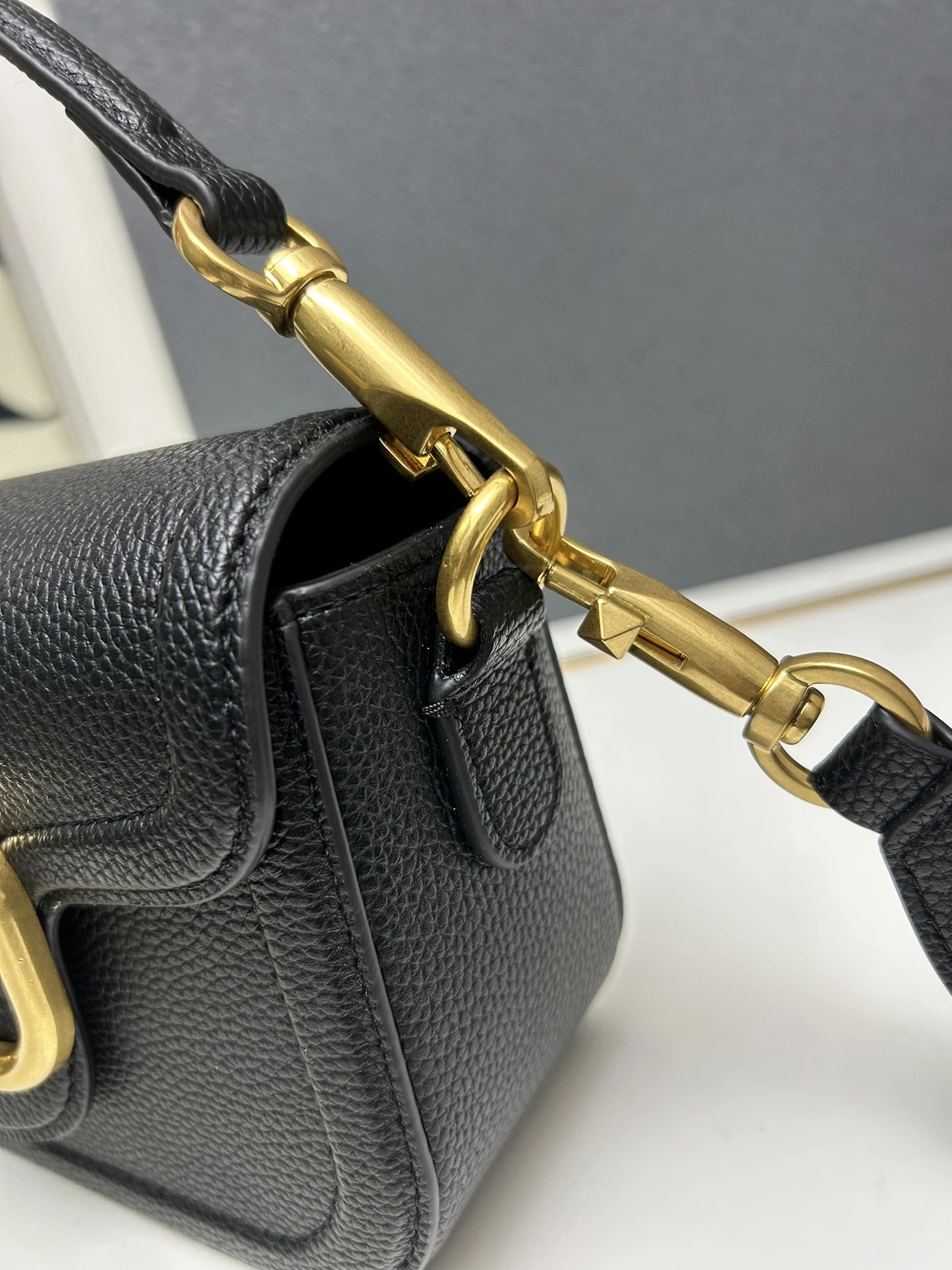 Fashionable 3560 Valentino AAA Quality Messenger Bags For Women