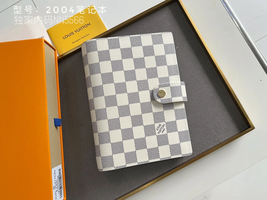 Fashionable 370 Louis Vuitton LV Card Case