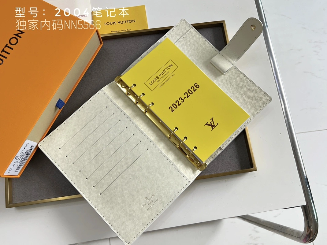 Fashionable 370 Louis Vuitton LV Card Case