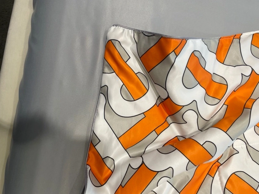 Fashionable 3815 Burberry Bedding