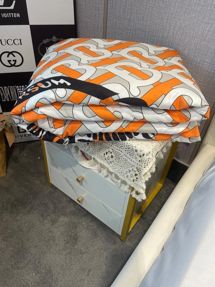 Fashionable 3815 Burberry Bedding
