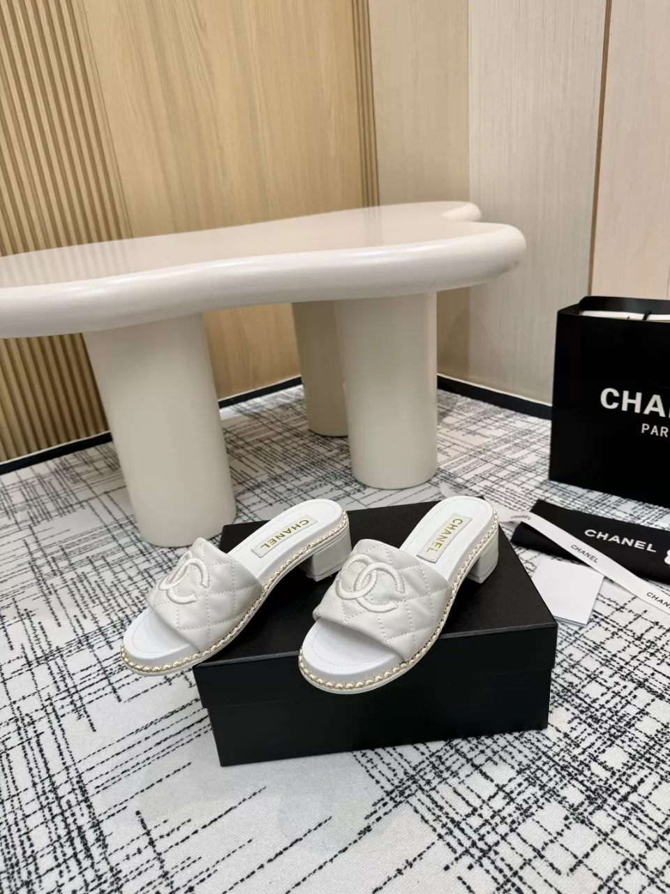 Fashionable 3925 Chanel Slippers For Women