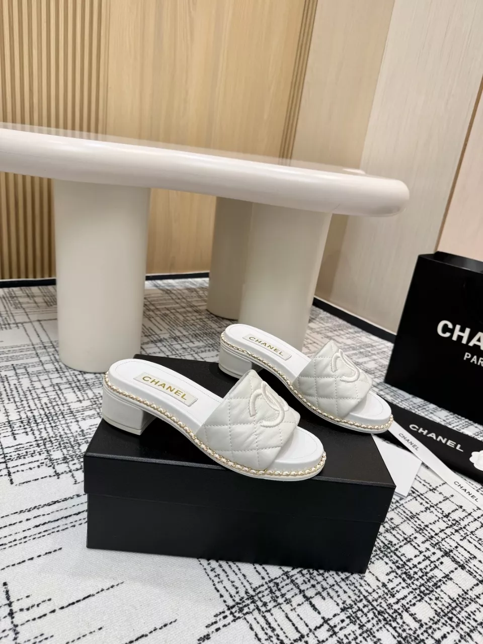 Fashionable 3925 Chanel Slippers For Women