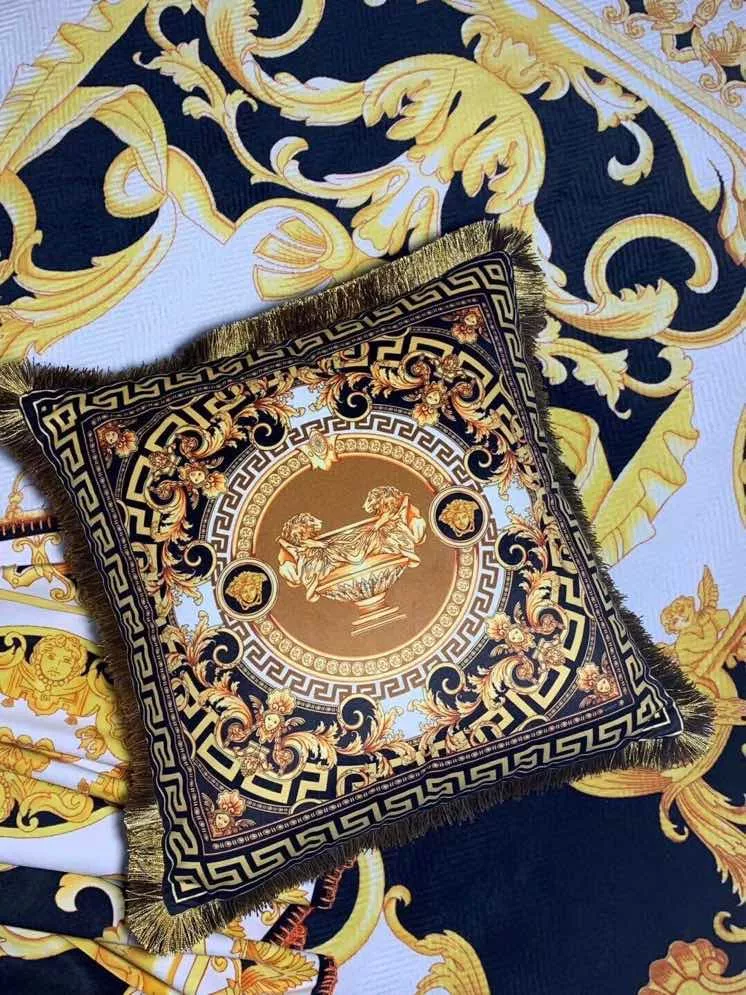 Fashionable 3930 Versace Cushion