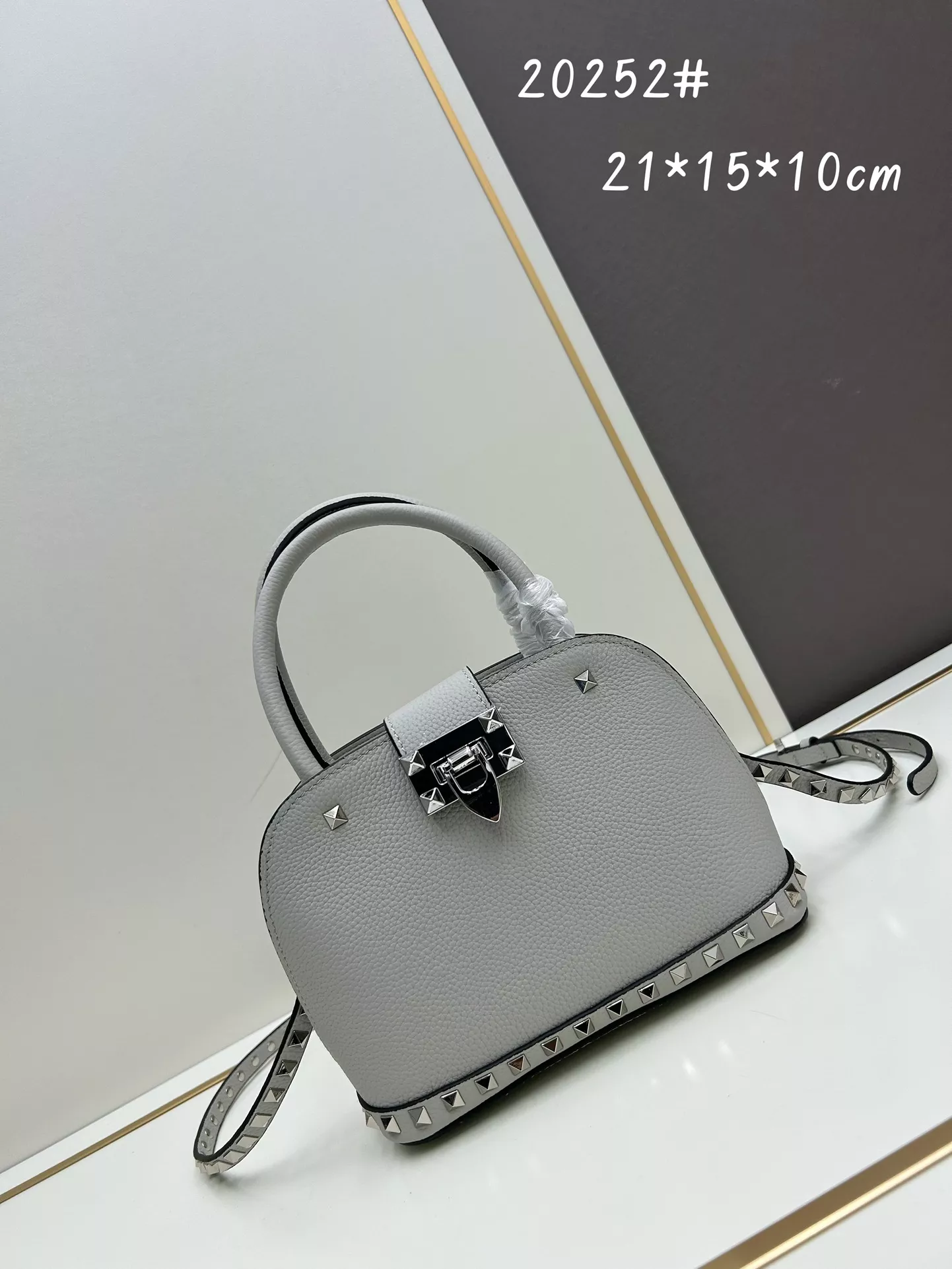 Fashionable 4193 Valentino AAA Quality Handbags For Women