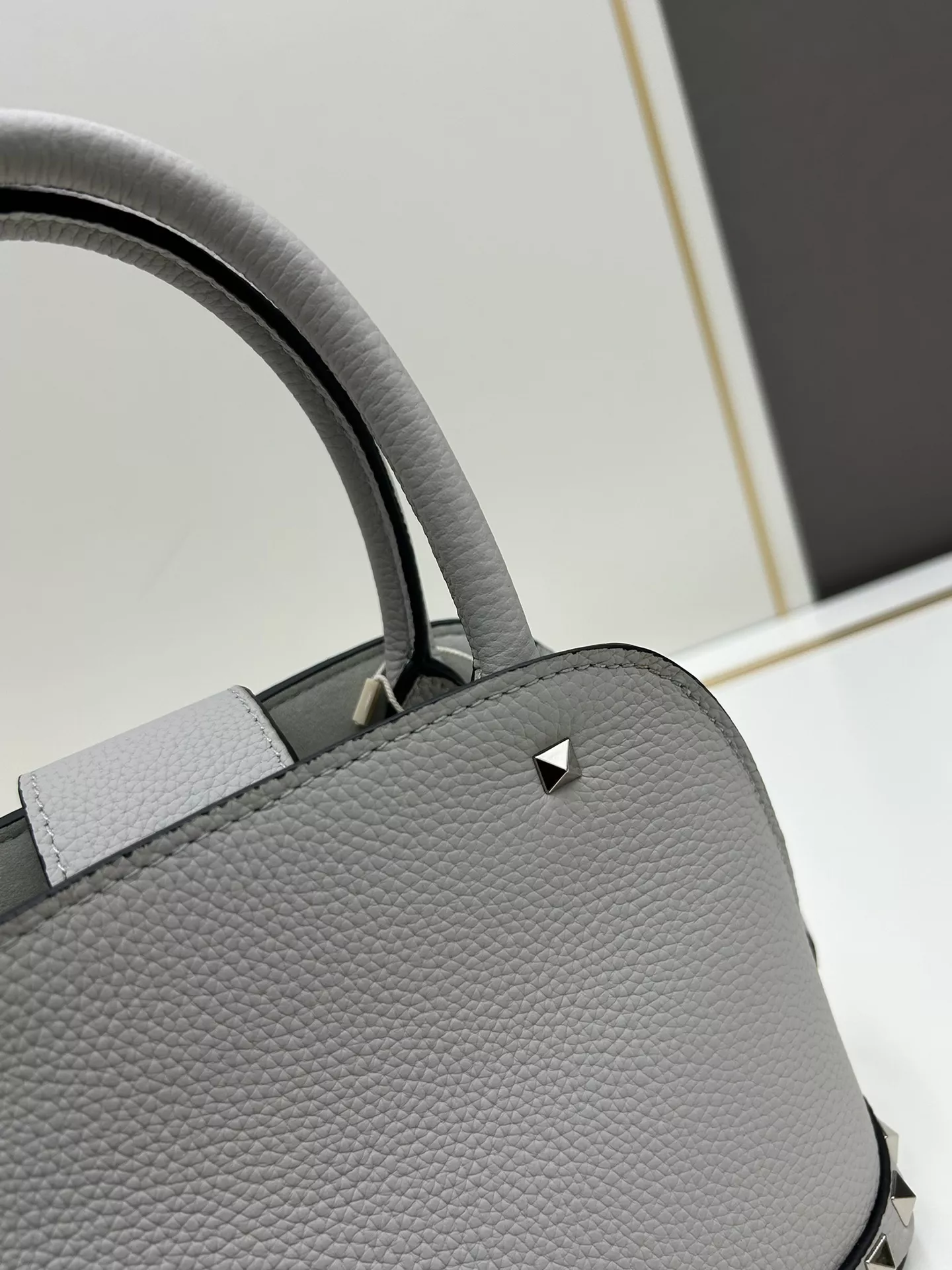 Fashionable 4193 Valentino AAA Quality Handbags For Women