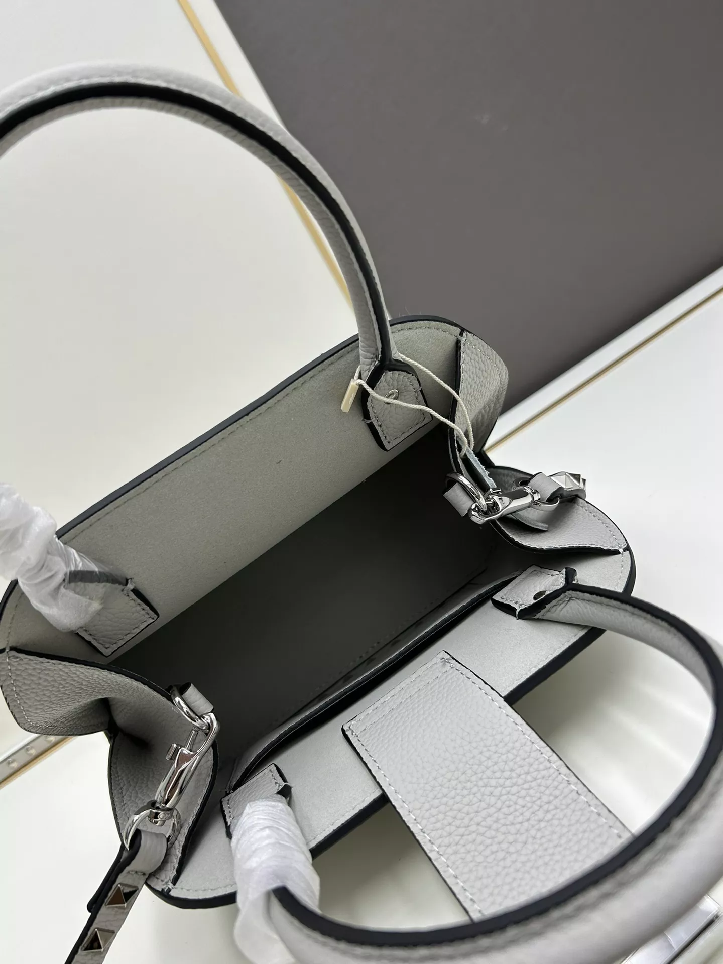 Fashionable 4193 Valentino AAA Quality Handbags For Women