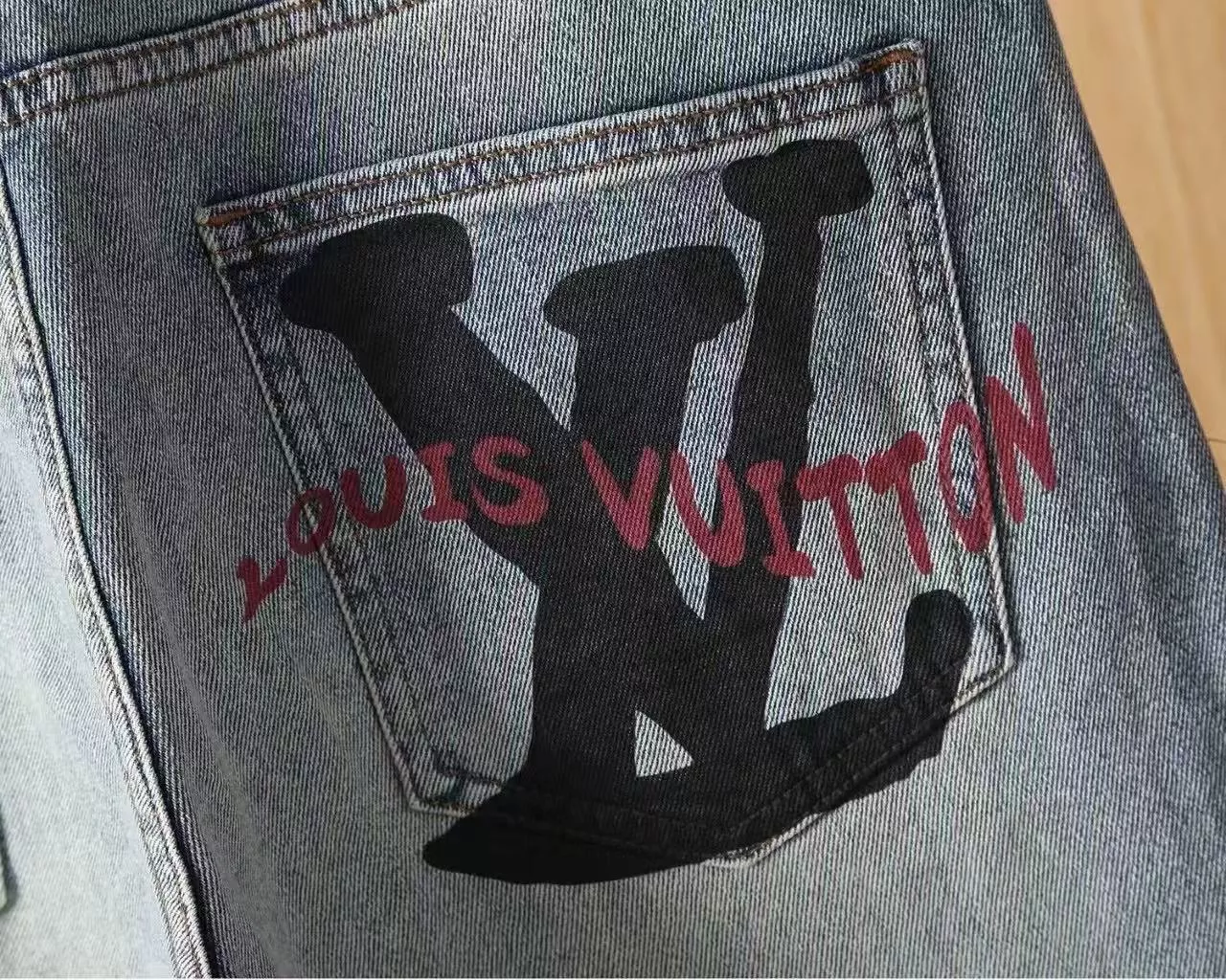 Fashionable 4263 Louis Vuitton LV Jeans For Men