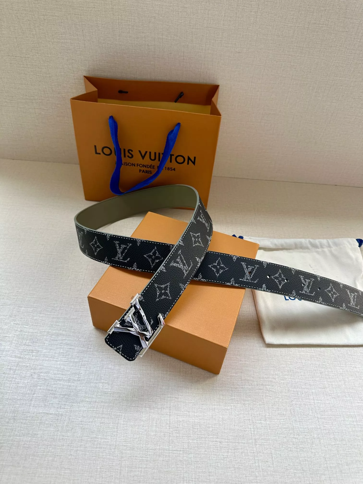 Fashionable 4292 Louis Vuitton AAA Quality Belts In 4.0cm For Men