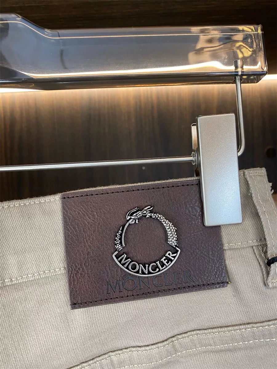 Fashionable 4326 Moncler Jeans For Men