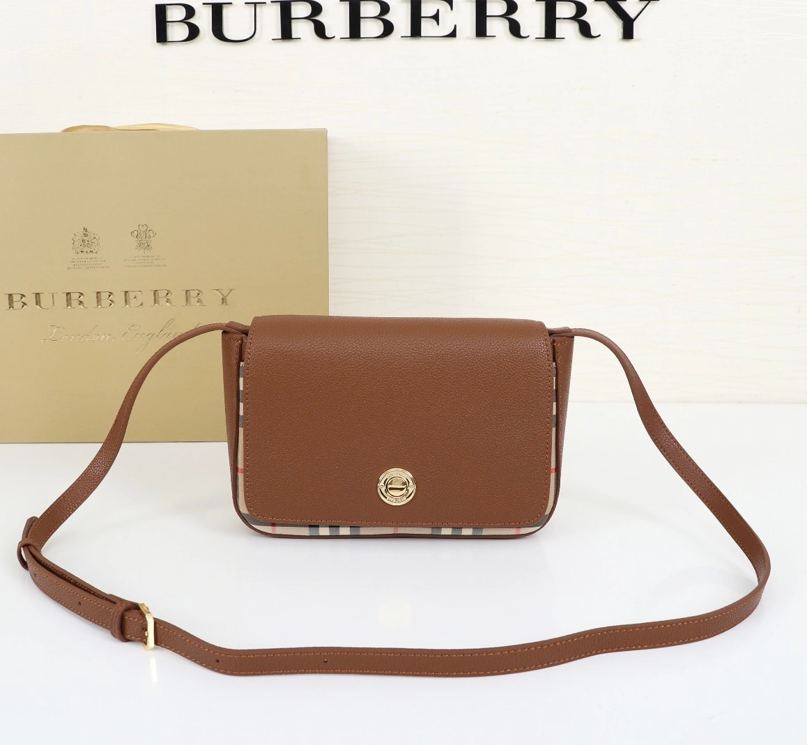 Fashionable 4567 Burberry AAA Messenger Bags For Women