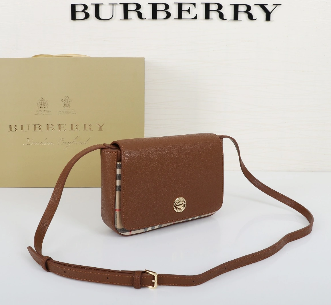 Fashionable 4567 Burberry AAA Messenger Bags For Women