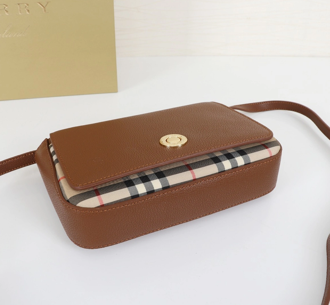 Fashionable 4567 Burberry AAA Messenger Bags For Women