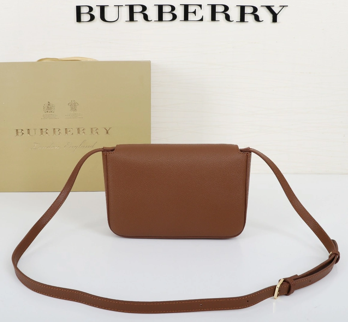 Fashionable 4567 Burberry AAA Messenger Bags For Women
