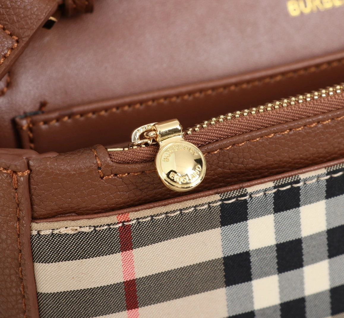 Fashionable 4567 Burberry AAA Messenger Bags For Women