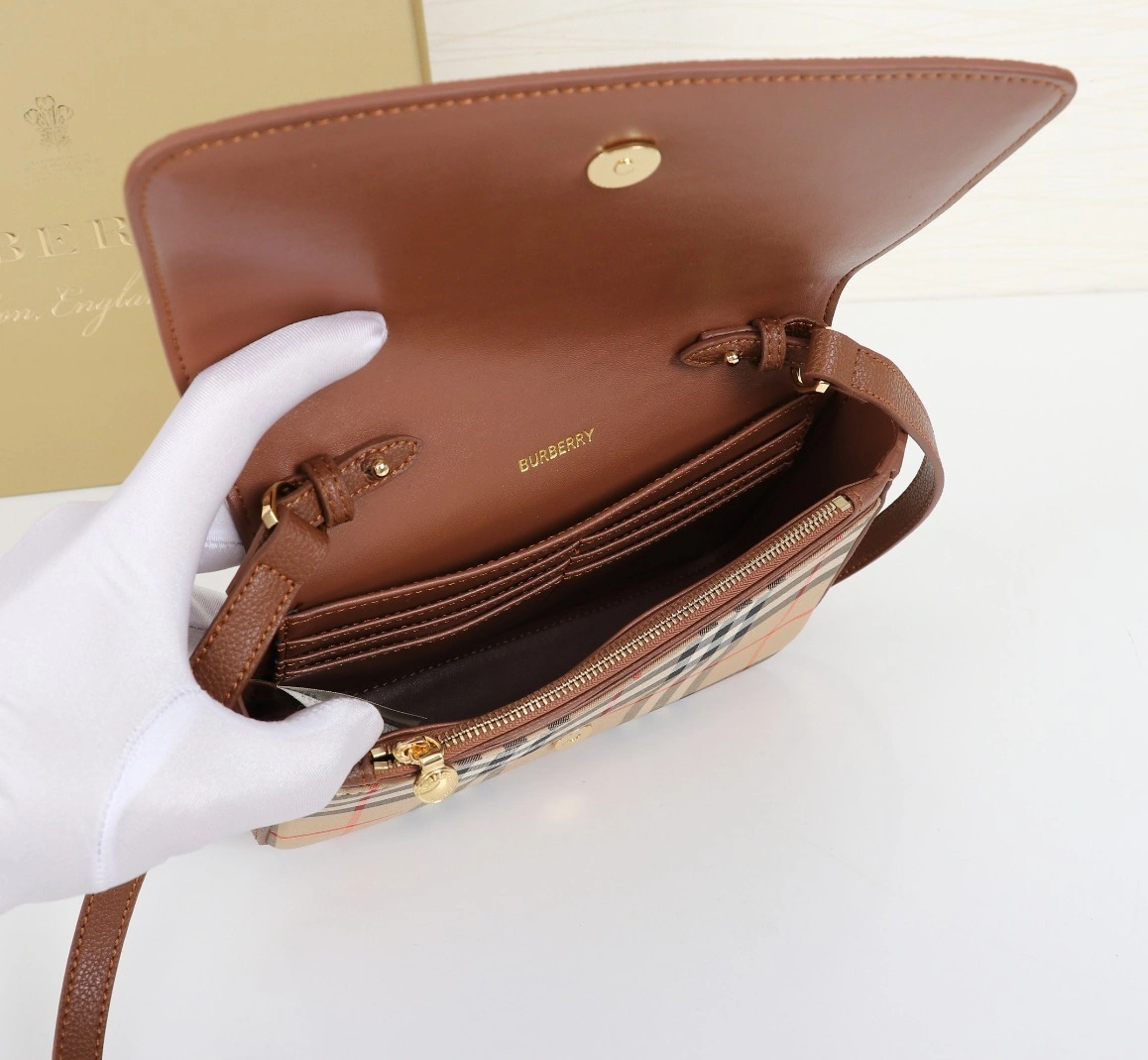 Fashionable 4567 Burberry AAA Messenger Bags For Women