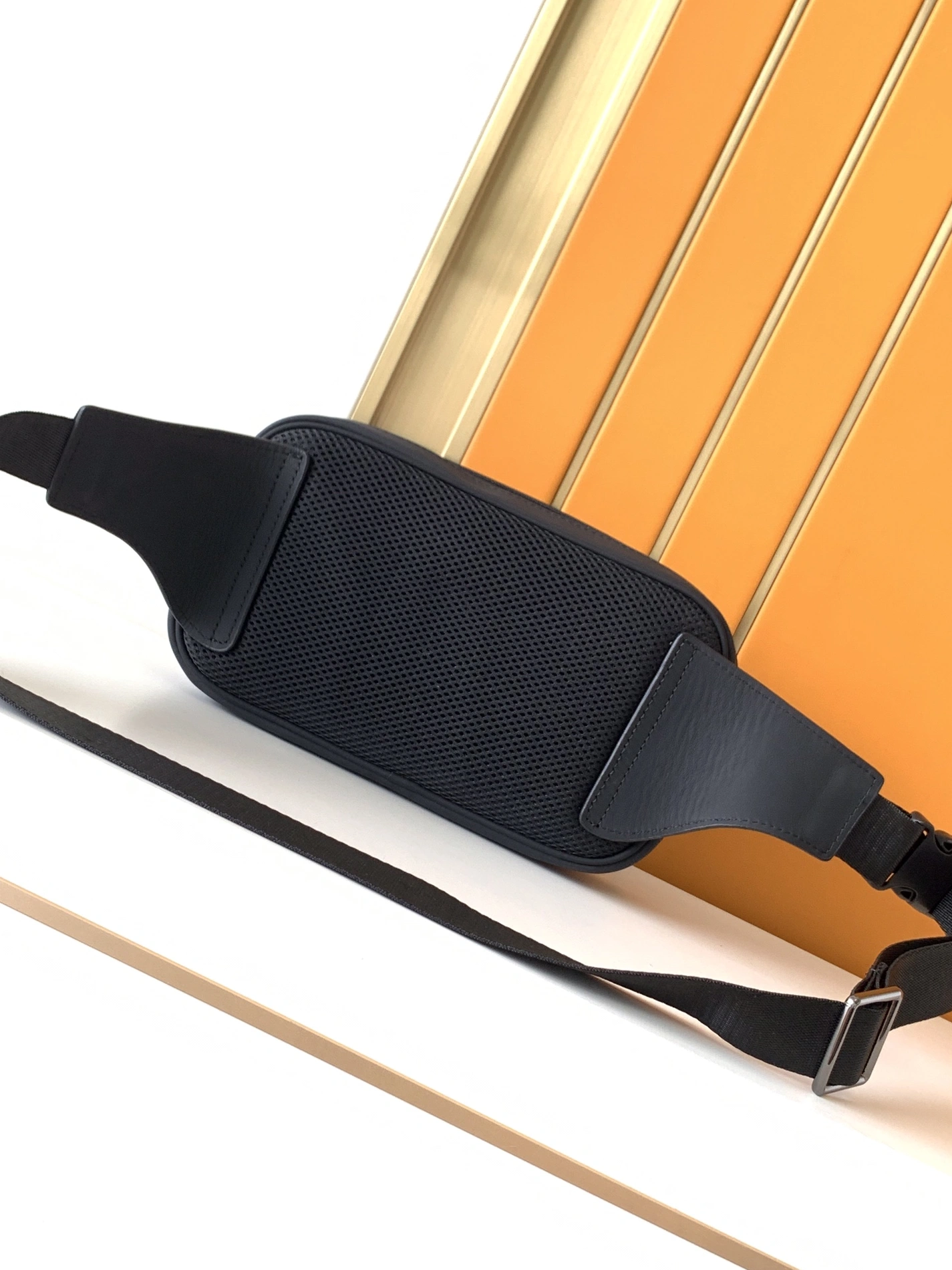 Fashionable 4946 Gucci AAA Quality Belt Bags For Men