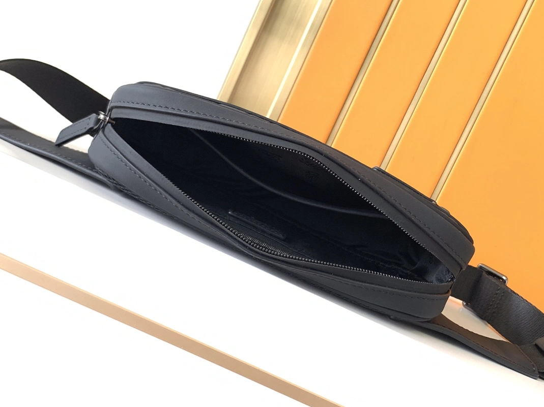 Fashionable 4946 Gucci AAA Quality Belt Bags For Men