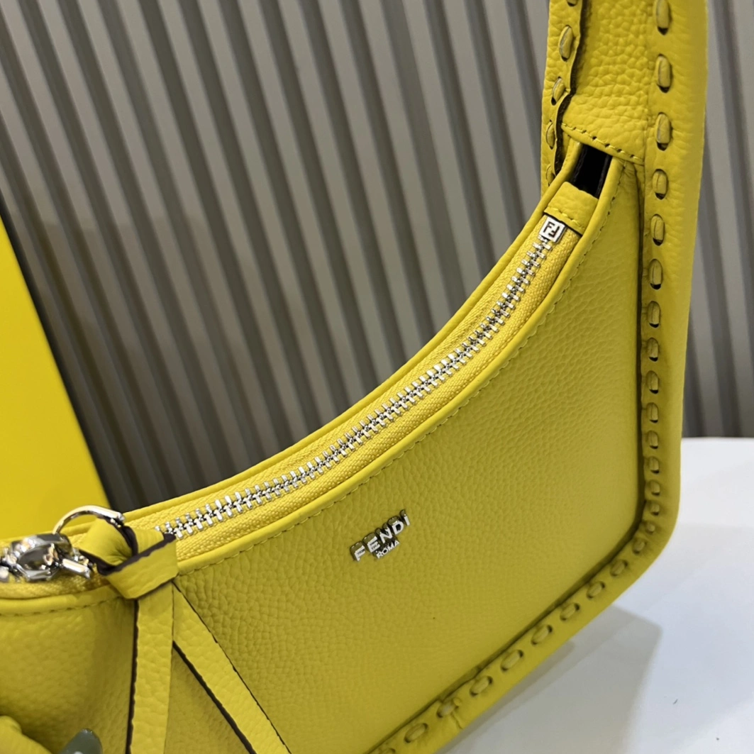 Fashionable 5024 Fendi AAA Quality Handbags For Women