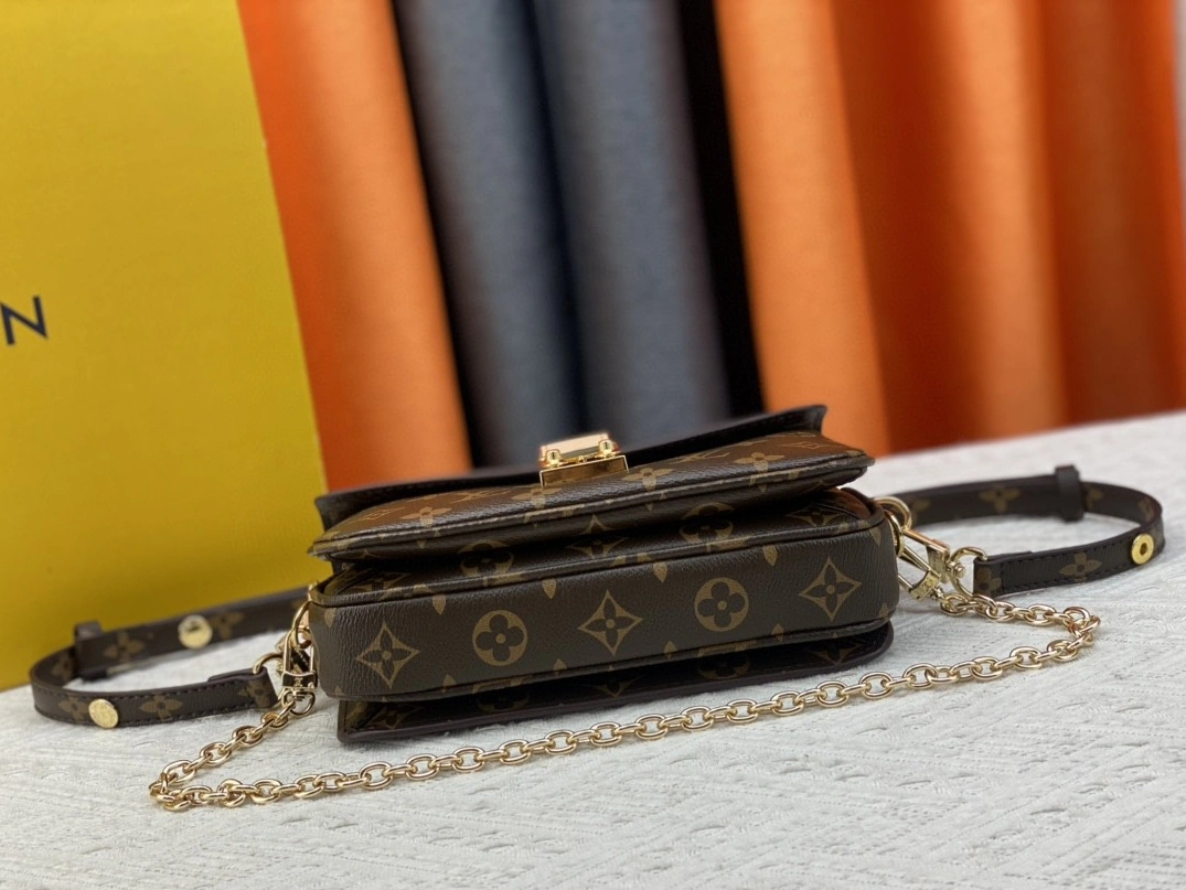 Fashionable 5268 Louis Vuitton AAA Quality Messenger Bags For Women