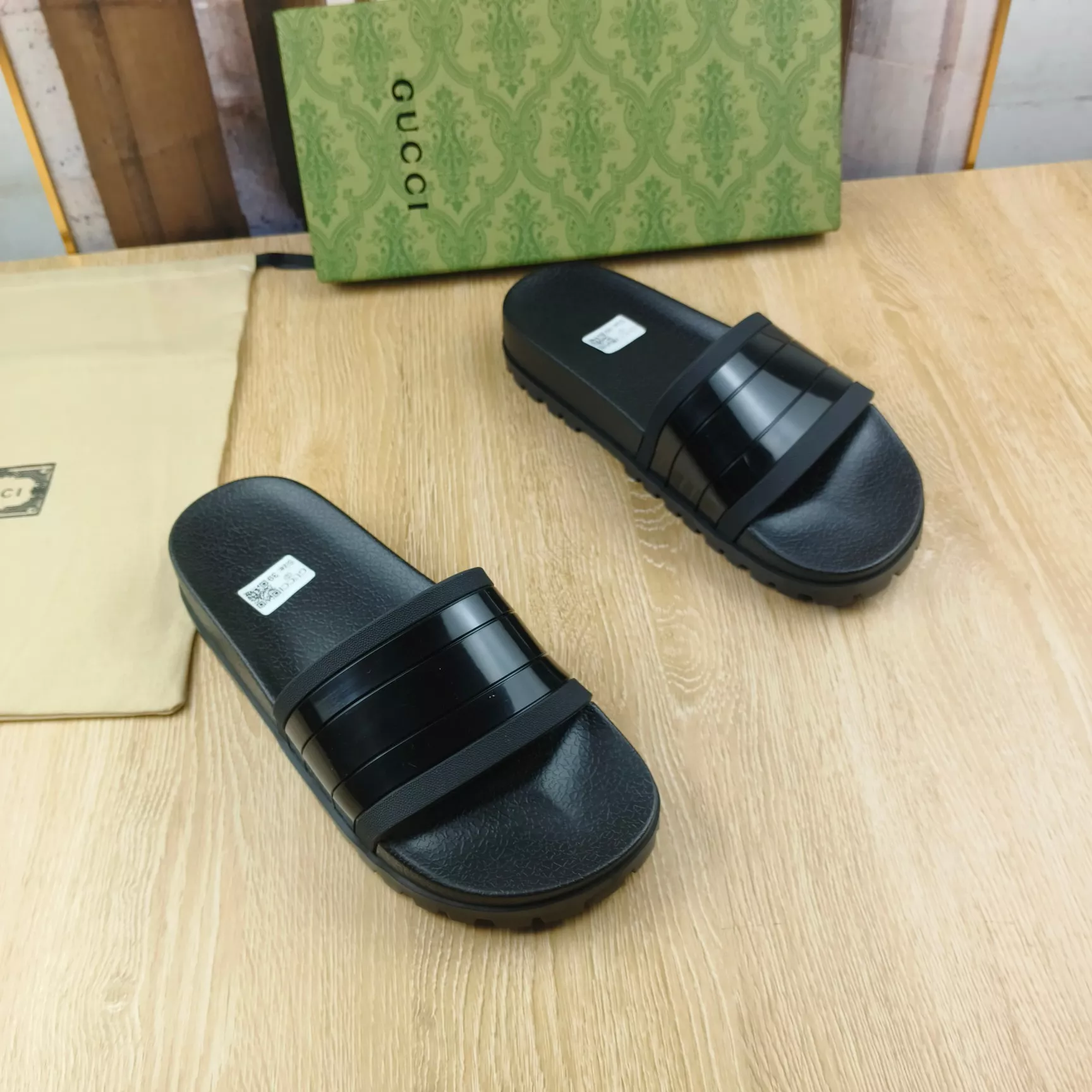 Fashionable 5456 Gucci Slippers For Men